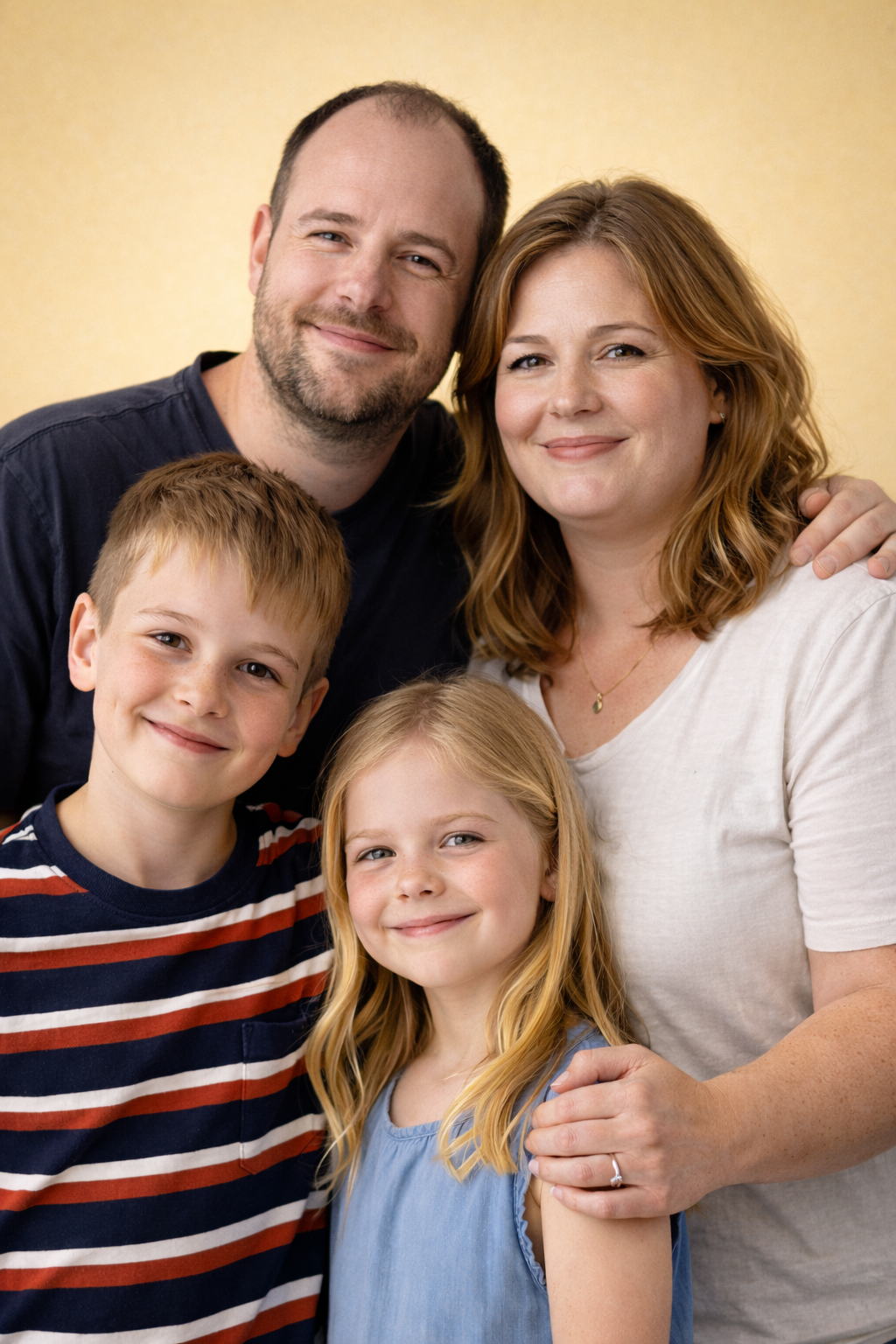 Family of four portrait by Kola Photography